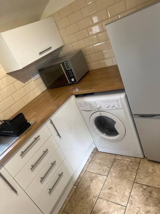 Large Modern Studio Flat Londres Exterior foto
