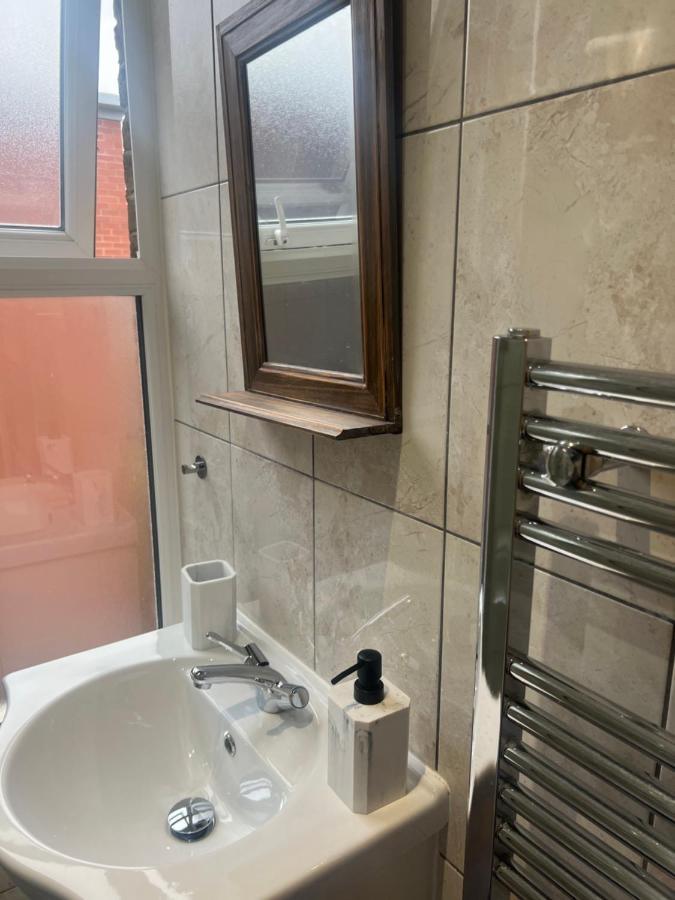 Large Modern Studio Flat Londres Exterior foto